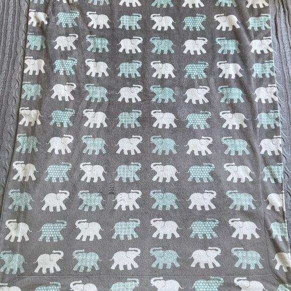 2 Baby Boy White Green Grey Knitted Elephants Blankets - Picture 2 of 5